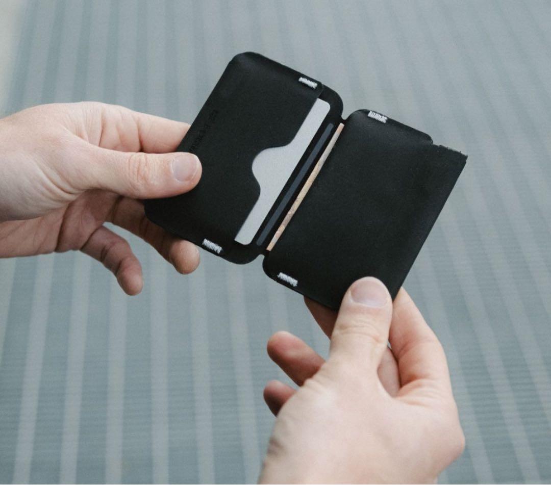 RE:FORM RE:01 - 究極の スリーブウォレット