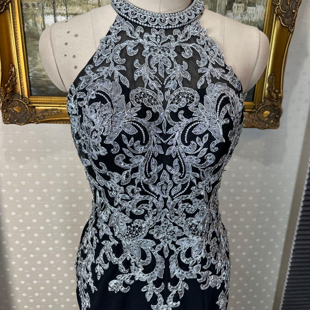 ブラックハイネック刺繍ドレス