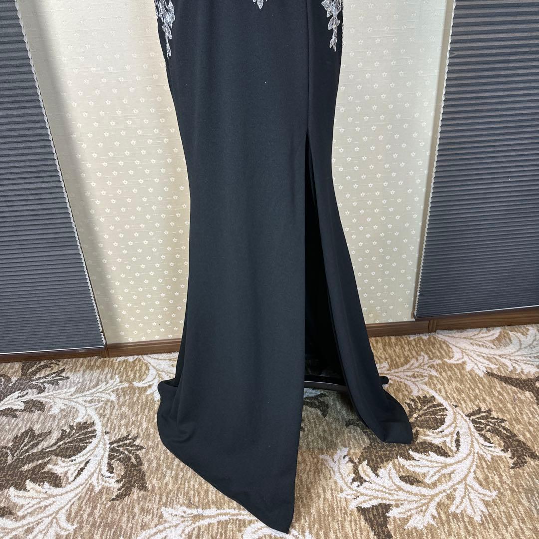 ブラックハイネック刺繍ドレス