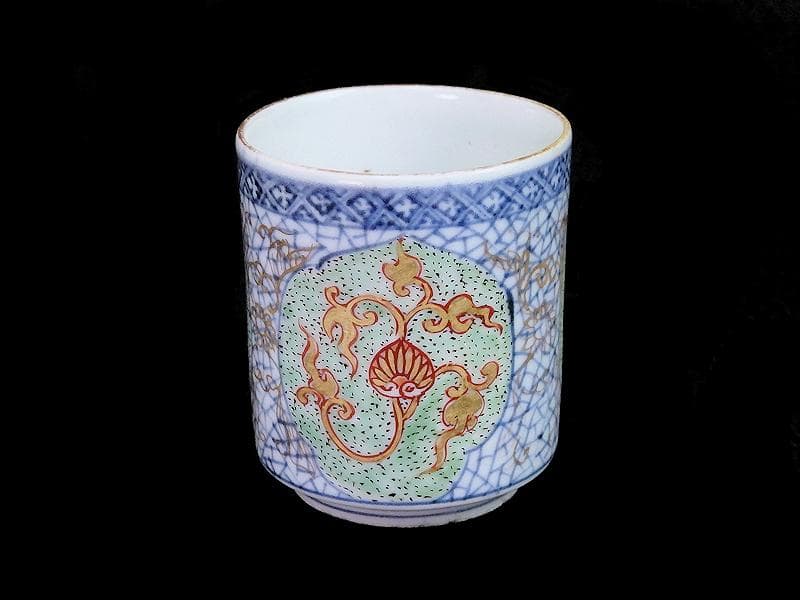 古伊万里　染錦　一つ葵に唐草　氷裂紋の図　のぞき　猪口　E211AS-BXg