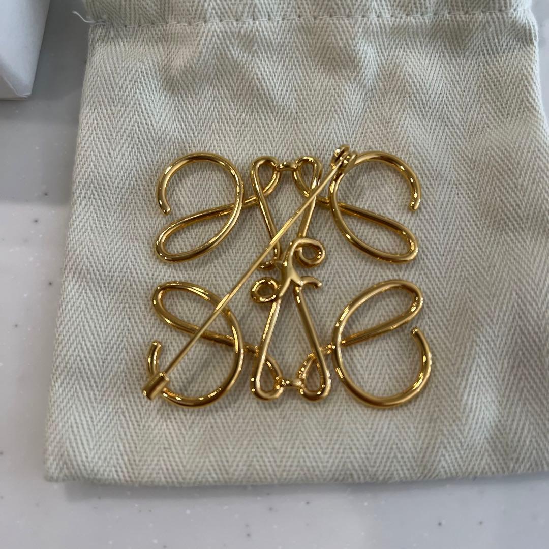 LOEWE ゴールドリボンブローチ　ロエベ　ブローチ