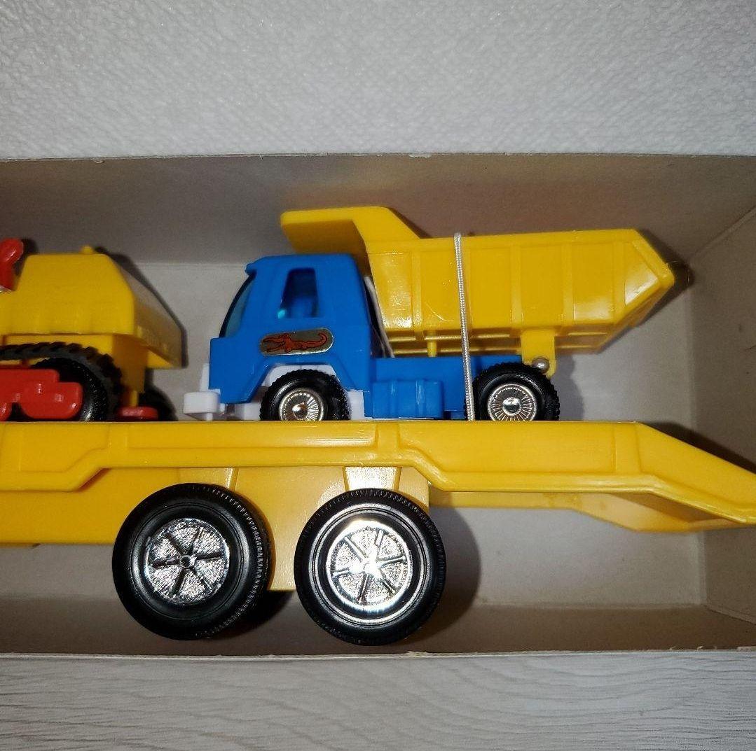建設トラック おもちゃ