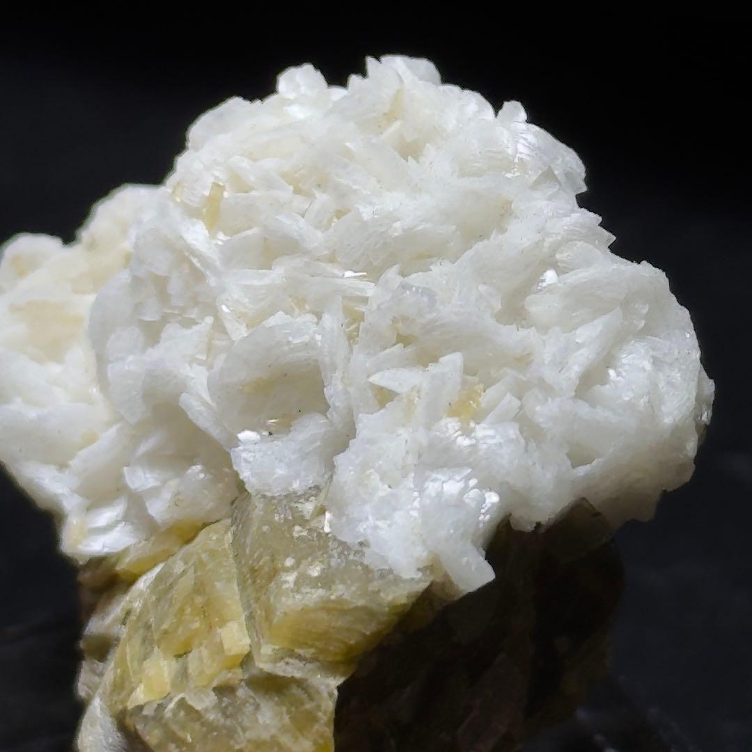 白色シデライト 菱鉄鉱 鉱物標本 原石 置物