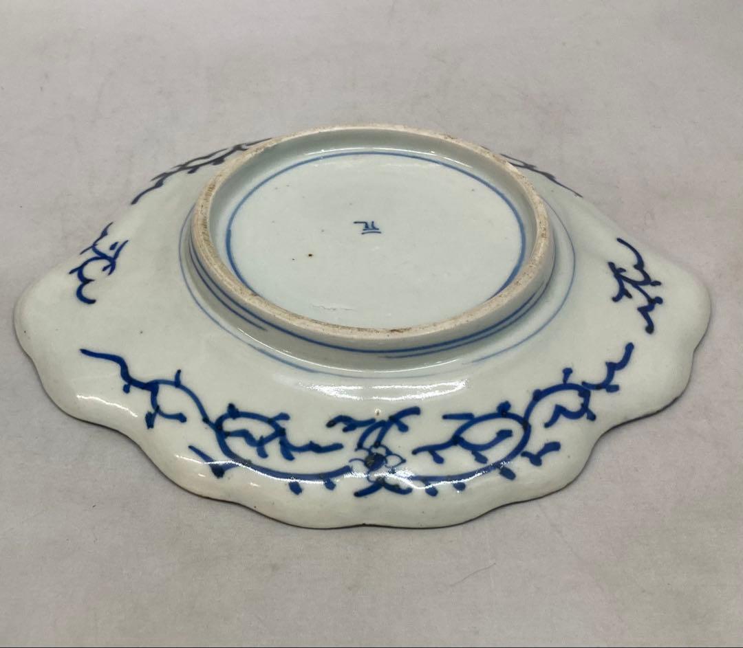 B367b 兜図染付変形皿 1枚　保存用桐箱・皿立付　伊万里焼　江戸時代