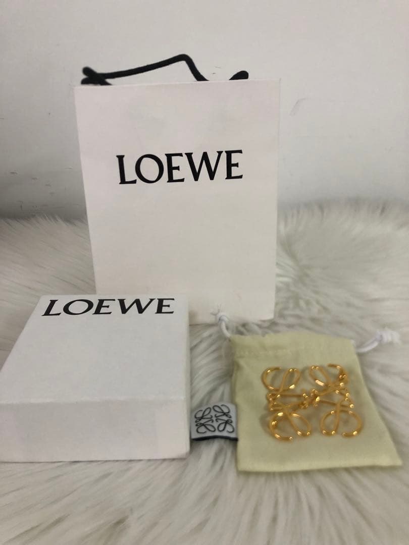 LOEWE ロエベ　アナグラムブローチ　ゴールド　レディース　ファッション