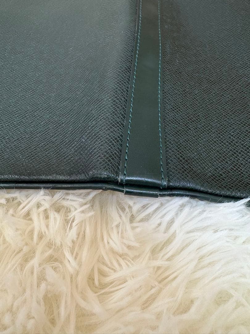 ルイ ヴィトン タイガ ベーリング ガーメントバッグ M30134 グリーン