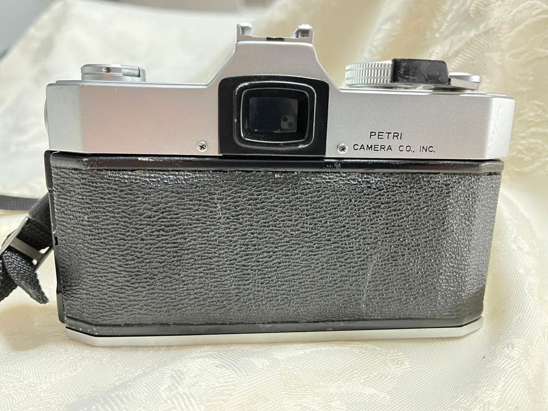 ペトリPÉTRI　ボケがきれいなf1.8の明るいレンズ　　希少カメラ