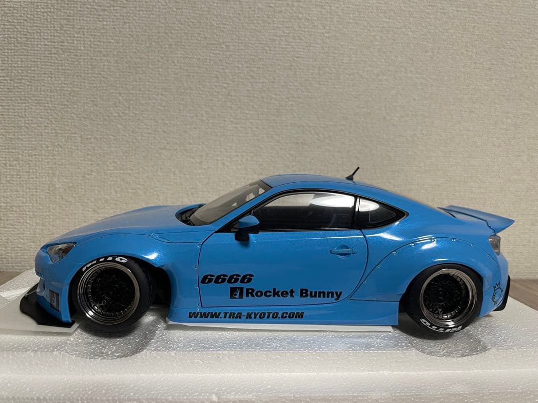 オートアート　ROCKT BANNY 86 1/18 メタリックスカイブルー