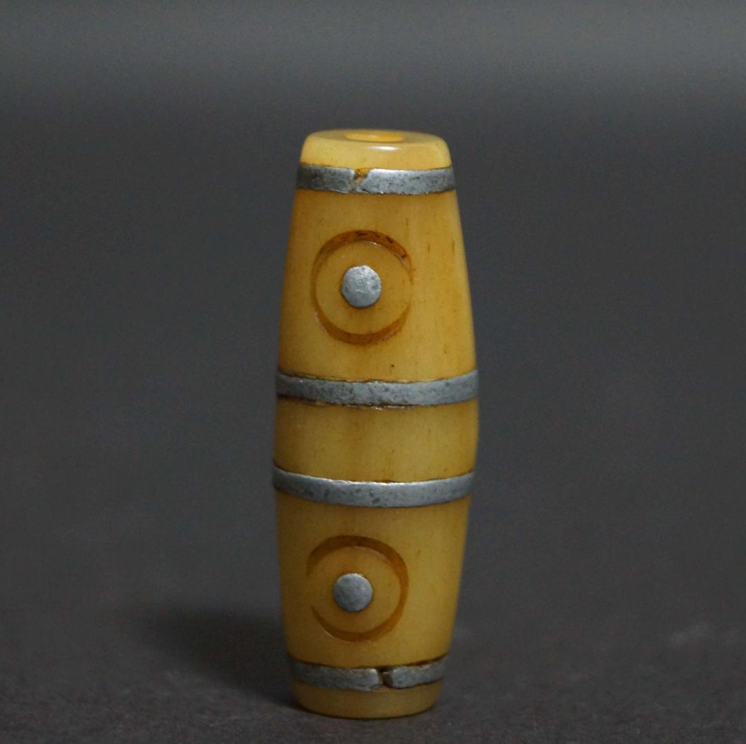 オールドチベット ヤクの骨 銀象嵌 四眼天珠 根付 お守り 緒締玉 提げ物装飾品