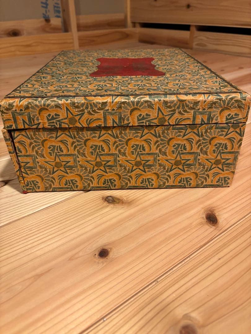 ベルギーアンティーク　Dentelle aux Fuseaux ボックス