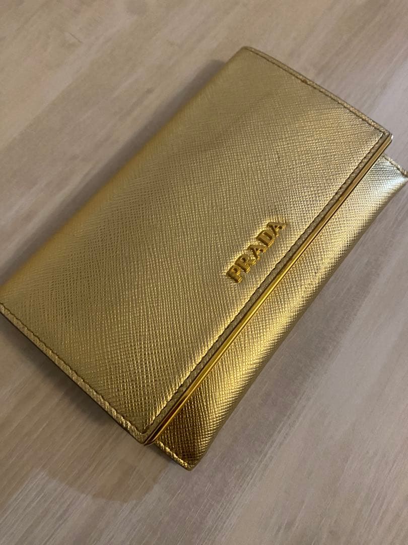 PRADA サフィアーノ　ゴールド 二つ折り財布 カードケース