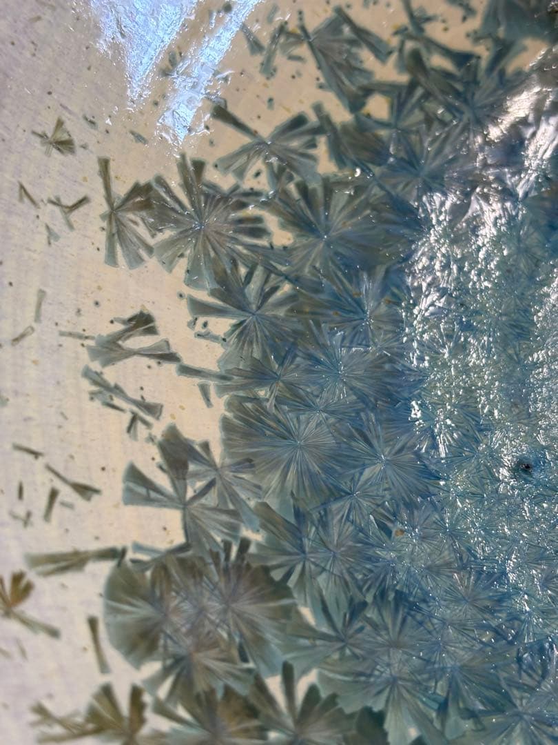 やまちゃん河井寛次郎作青白藁灰釉結晶文八寸三ツ足高台鉢　検水面に降った初雪