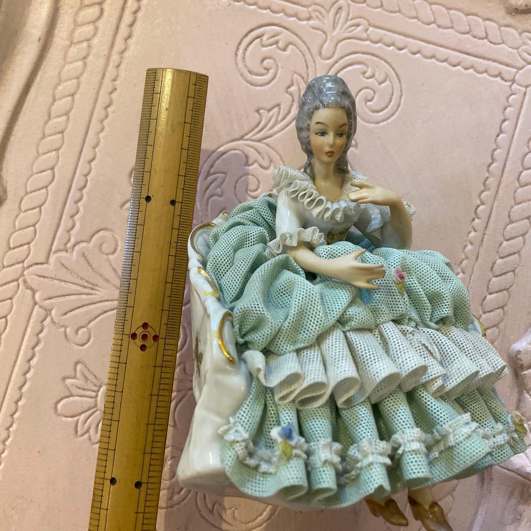 西ドイツの水色フリルドレスの陶器人形SALE‼️