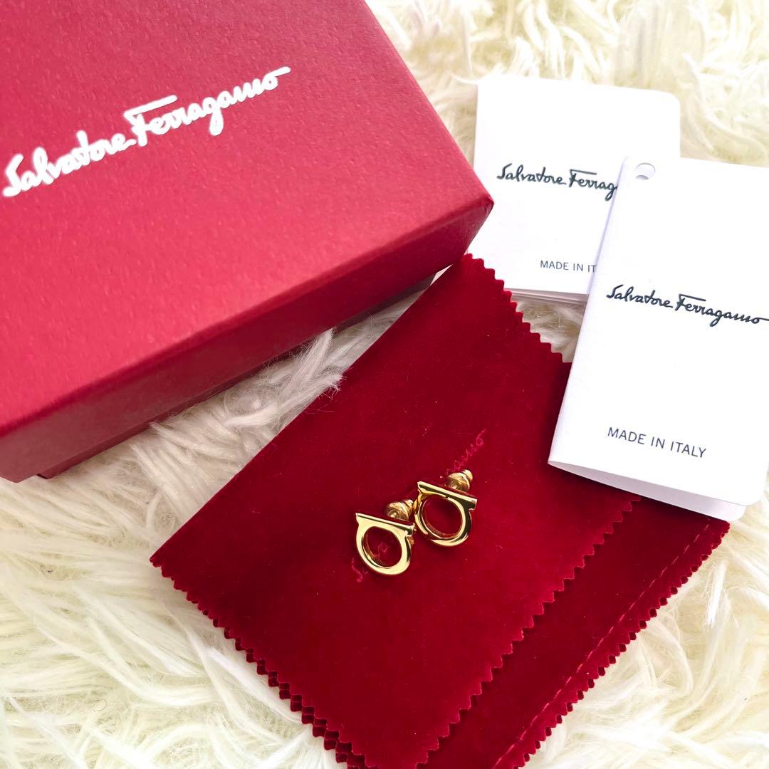サルヴァトーレ フェラガモ　ガンチーニ ピアス　ゴールド
