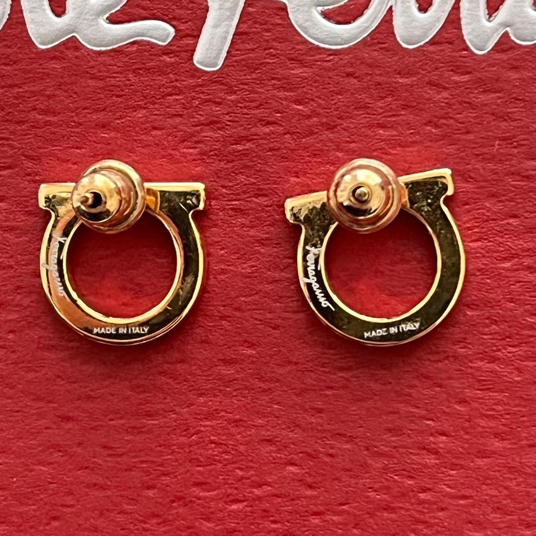 サルヴァトーレ フェラガモ　ガンチーニ ピアス　ゴールド