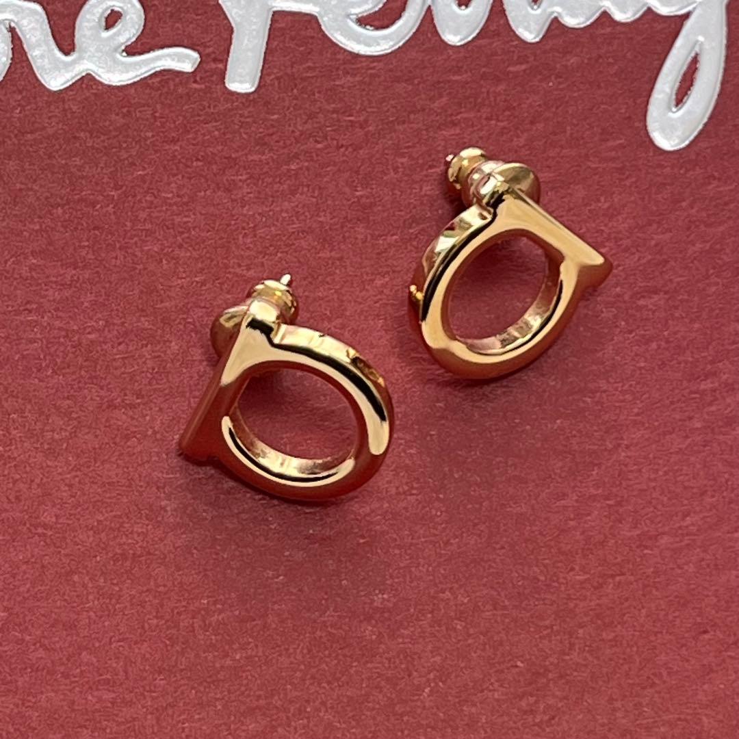 サルヴァトーレ フェラガモ　ガンチーニ ピアス　ゴールド