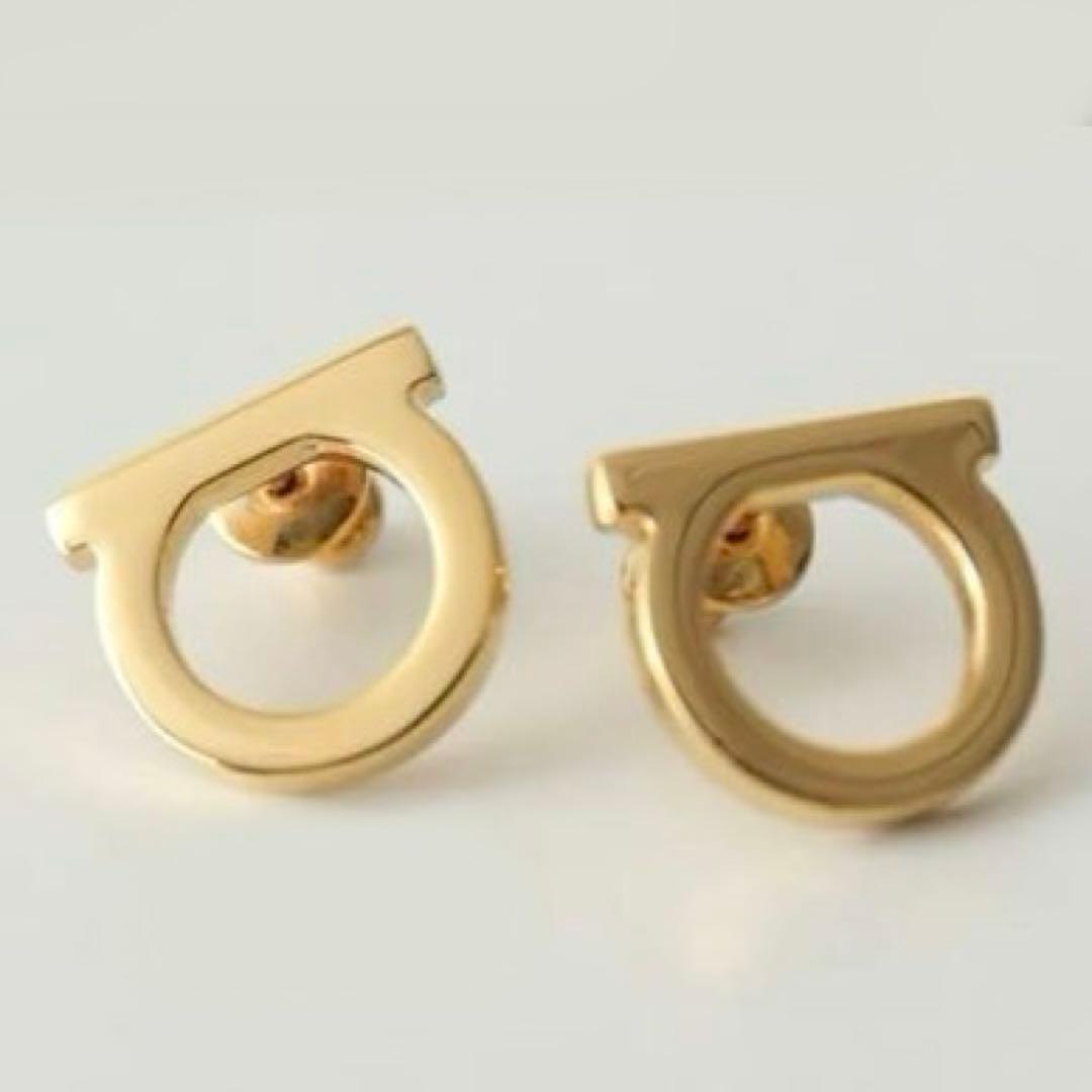 サルヴァトーレ フェラガモ　ガンチーニ ピアス　ゴールド