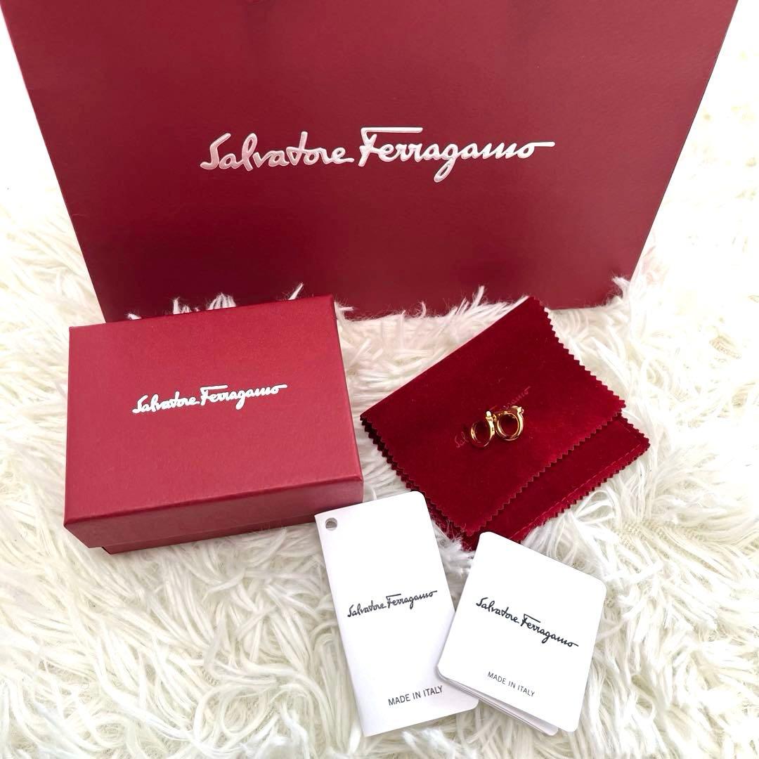 サルヴァトーレ フェラガモ　ガンチーニ ピアス　ゴールド