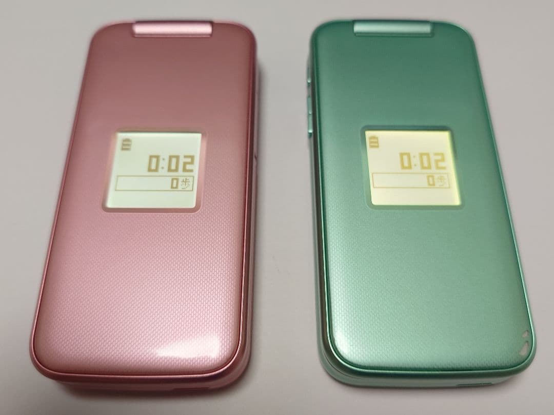 ドコモ　らくらくホン　F-02J ２台セット　ピンク　グリーン