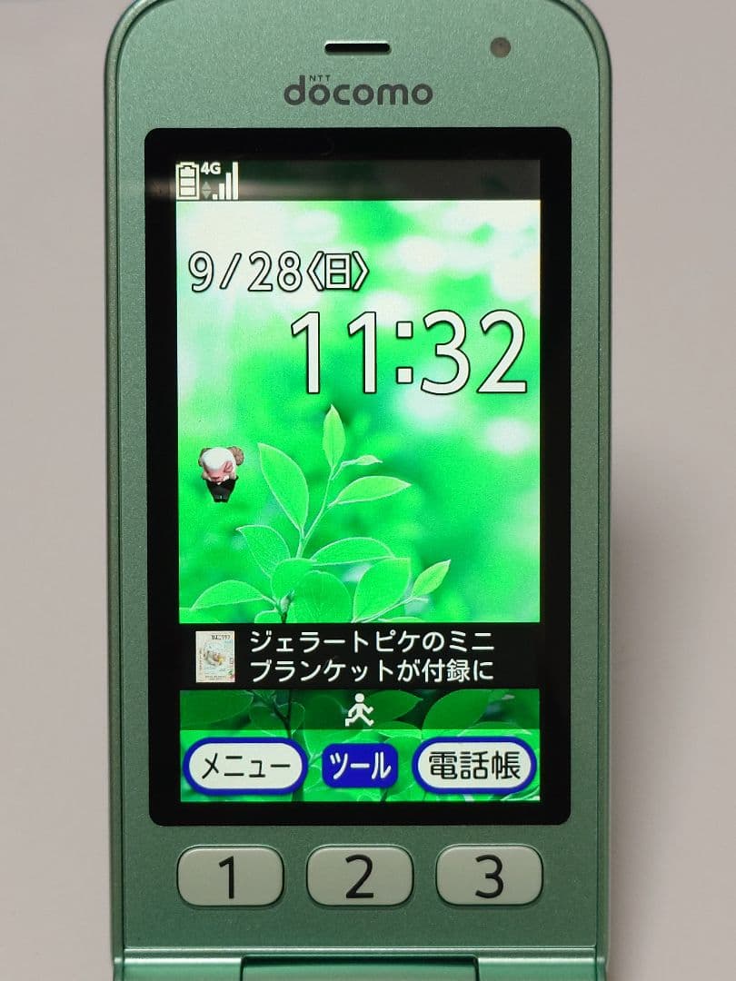 ドコモ　らくらくホン　F-02J ２台セット　ピンク　グリーン