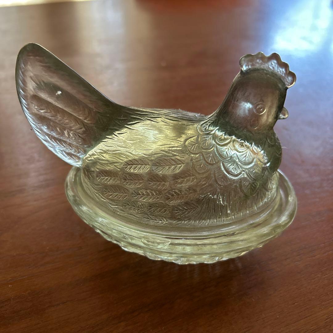 【送料無料】インディアンガラス 小物入れ ニワトリ Hen on Nest