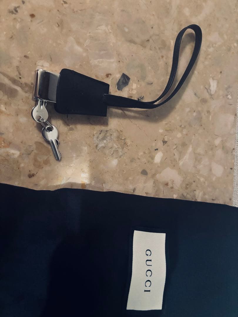 【美品、希少】グッチ、GUCCI、トロリースーツケース、GGスプリーム、黒