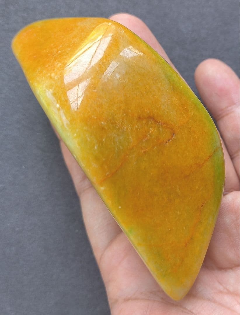 あ〜きゃん♬ ミャンマー産黄本翡翠（ジェダイト）の原石（356ｇ）