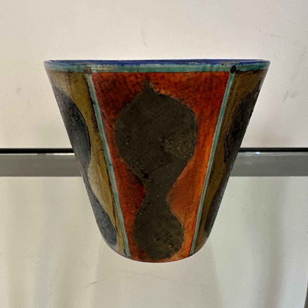 赤黒金青の円錐形陶器