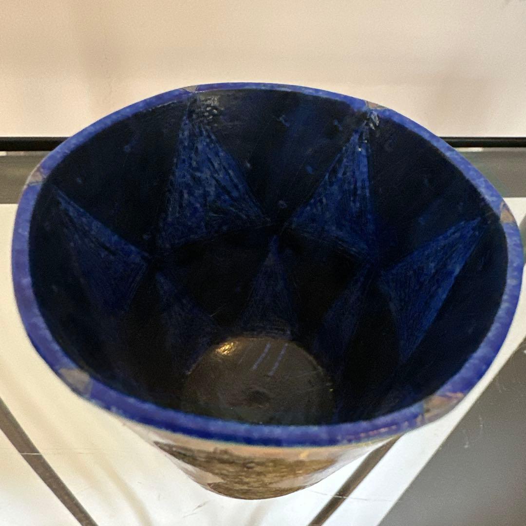 赤黒金青の円錐形陶器