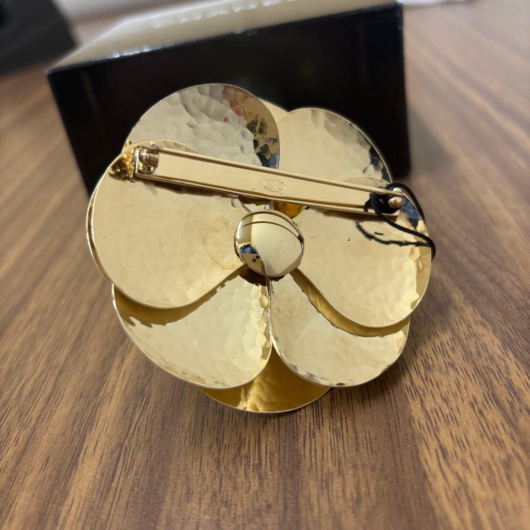 ◎ CHANELシャネル カメリア GP×エナメル ブローチ 02P アイボリー