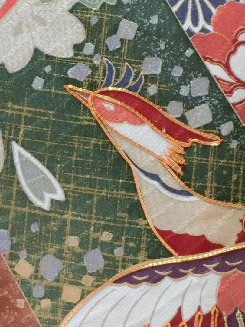 【y0625】Ｓお仕立上り正絹振袖サビ朱色モスグリーン地に花、御所車模様金糸刺繍