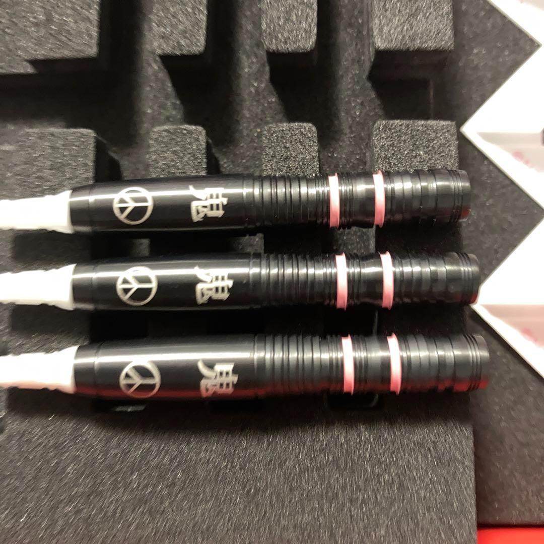 ス*侍様 新品　レア物　【ダーツライブ】物語シリーズ ダーツセット 忍野 忍ve