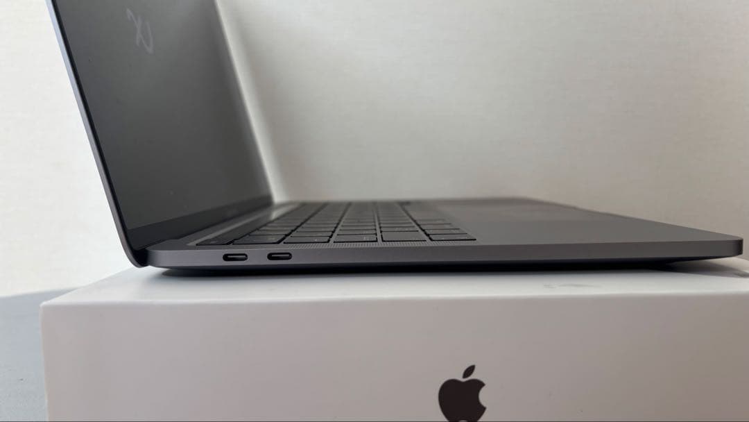 【美品】MacBookPro 13インチ M1 8GB/256GB