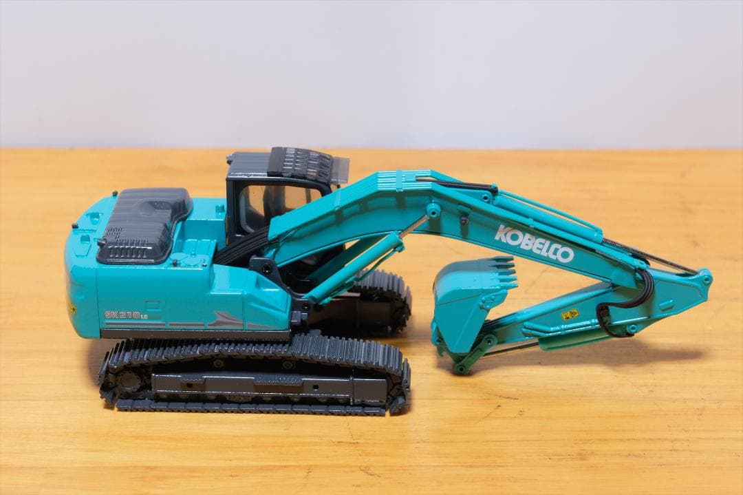 KOBELCO SK210LC-11 ミニチュア　(手摺破損)