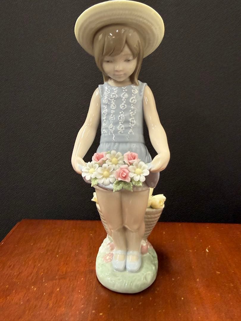 リヤドロ フィギュリン スカートに花いっぱい 展示保管品