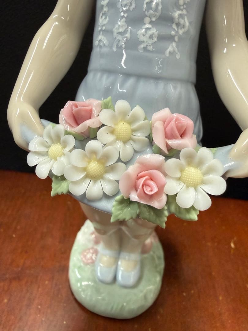 リヤドロ フィギュリン スカートに花いっぱい 展示保管品