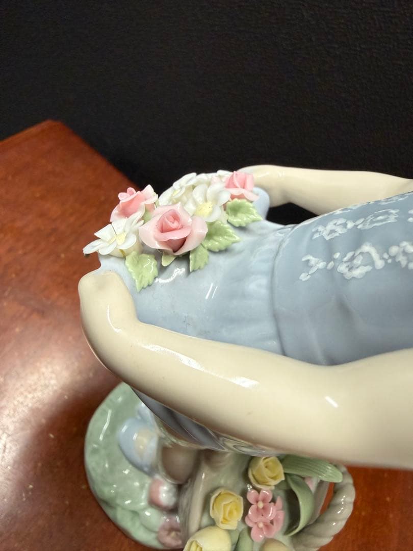 リヤドロ フィギュリン スカートに花いっぱい 展示保管品