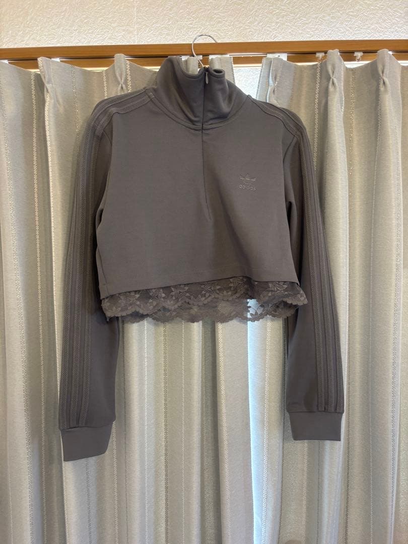 adidas originalsクロップド丈トラックジャージ