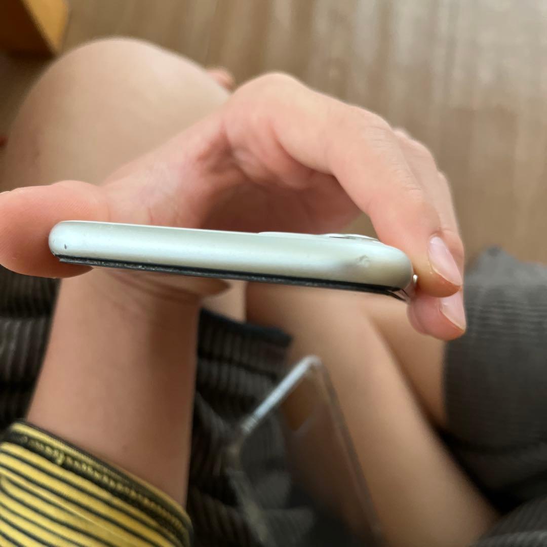 る*ー様 iPhone11 覗き見防止ヒィルム付きケース付き