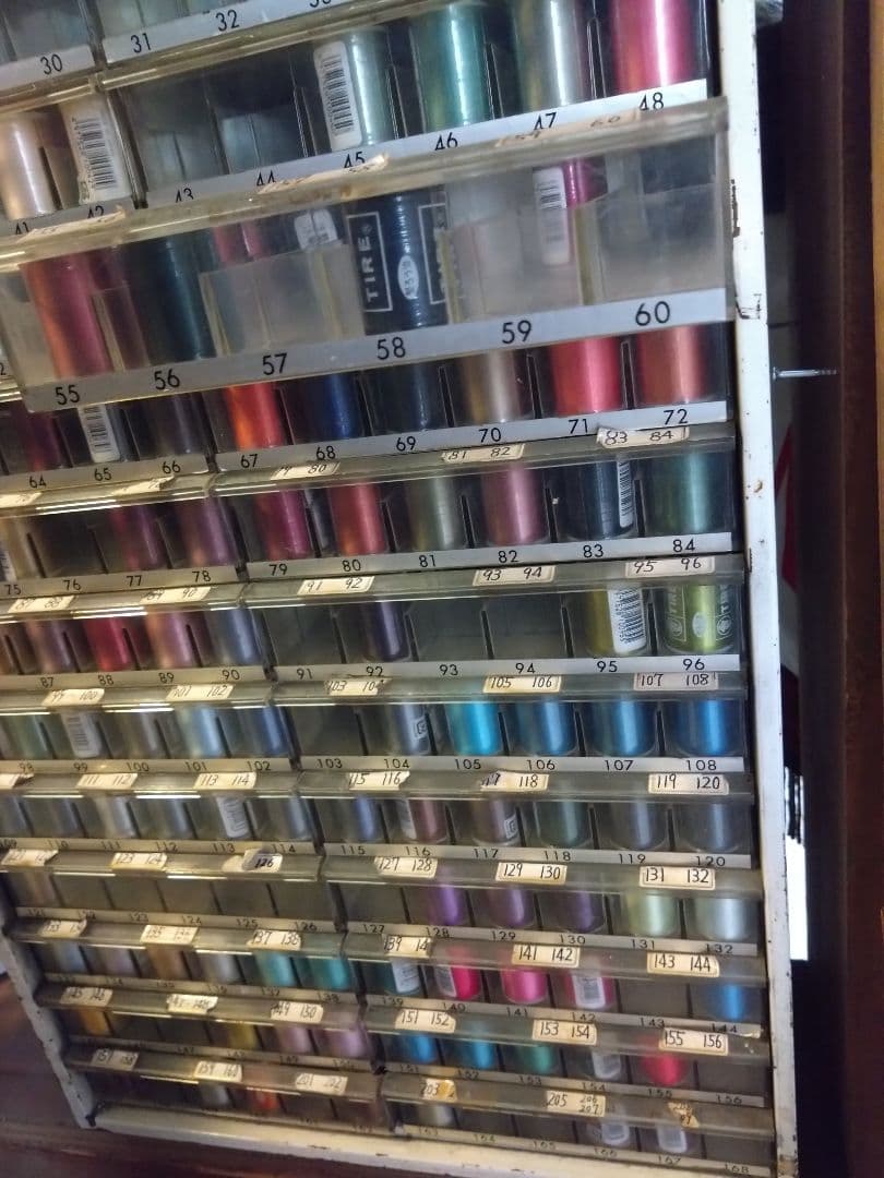 アンティーク※ミシン糸が入ってる引き出し