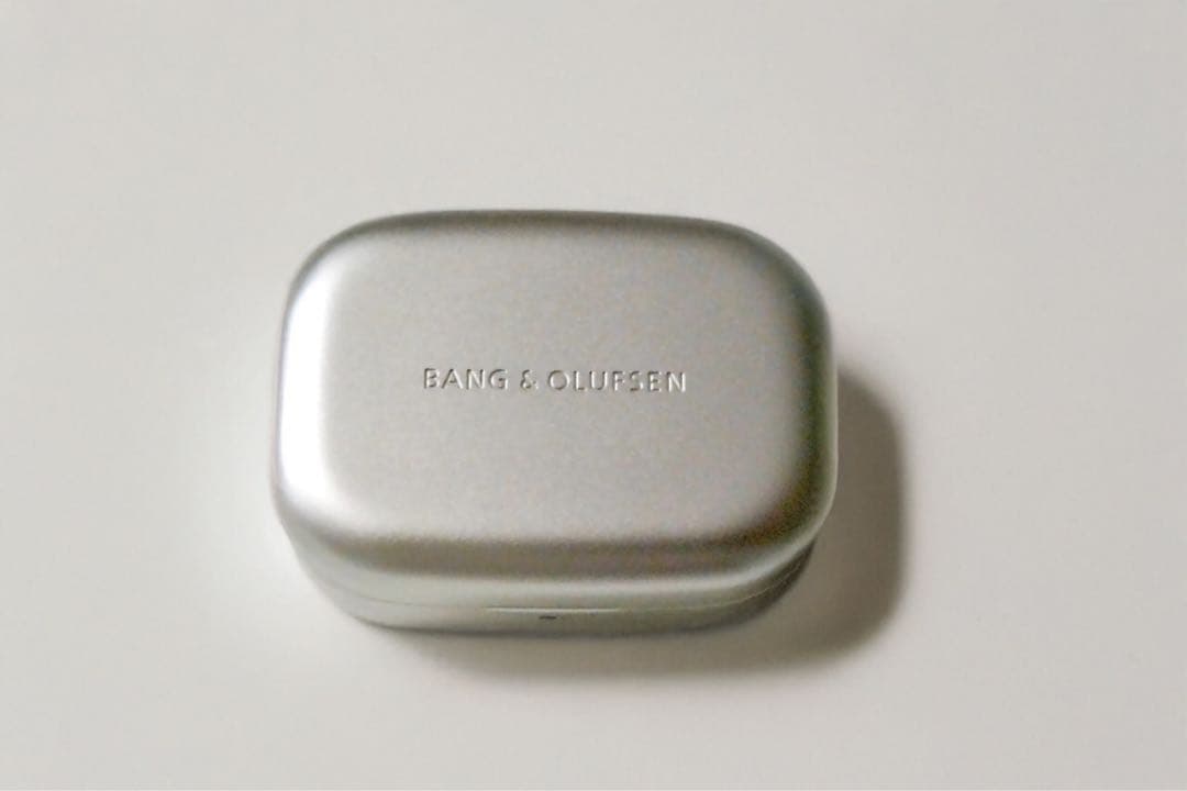 Bang & Olufsen Beoplay ELEVEN（革製カバー付）