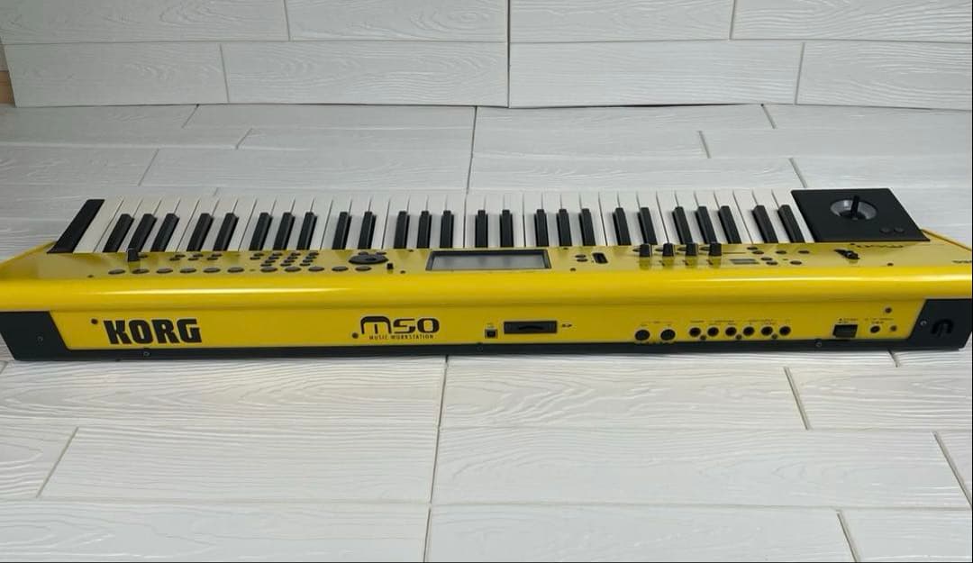 【希少】コルグ　KORG M50 シンセサイザー 61鍵 限定カラー　イエロー