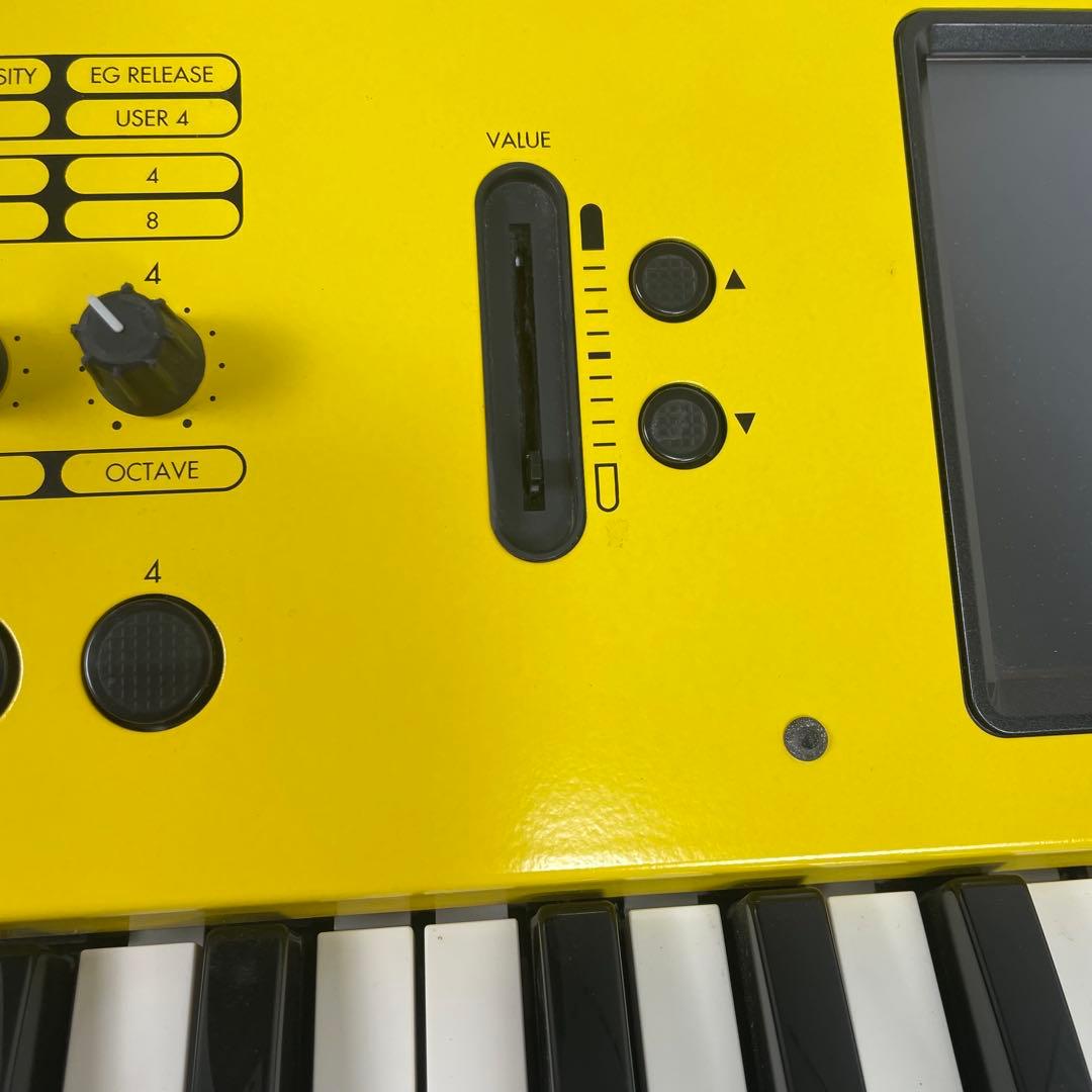 【希少】コルグ　KORG M50 シンセサイザー 61鍵 限定カラー　イエロー