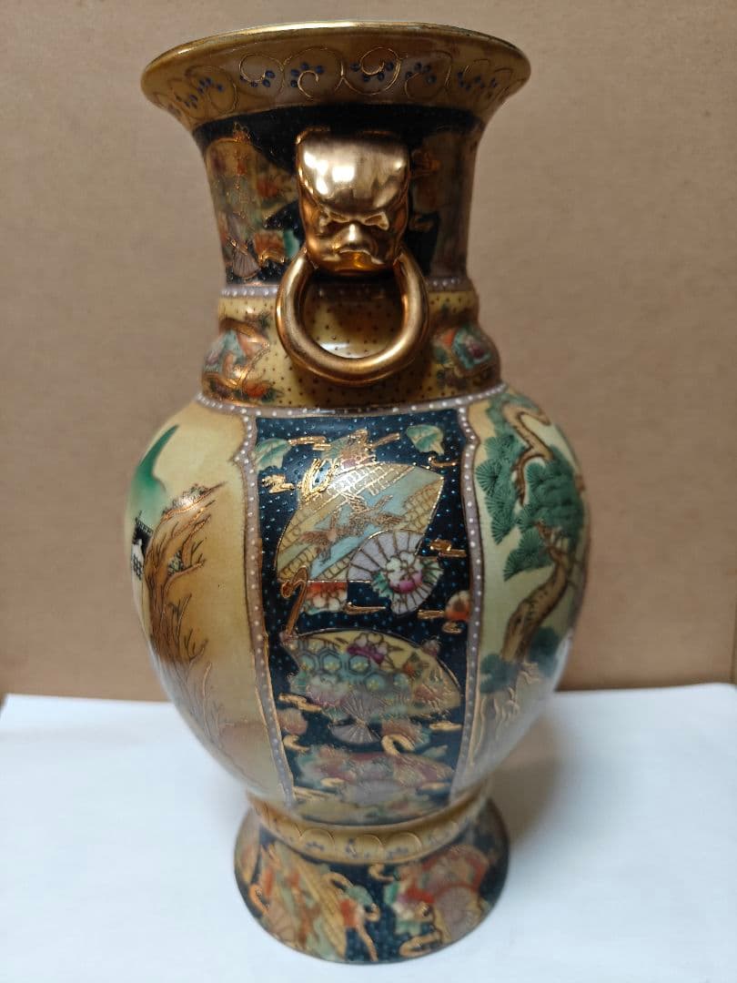 日本の伝統的な絵柄が施された陶器の花瓶非常にまれ