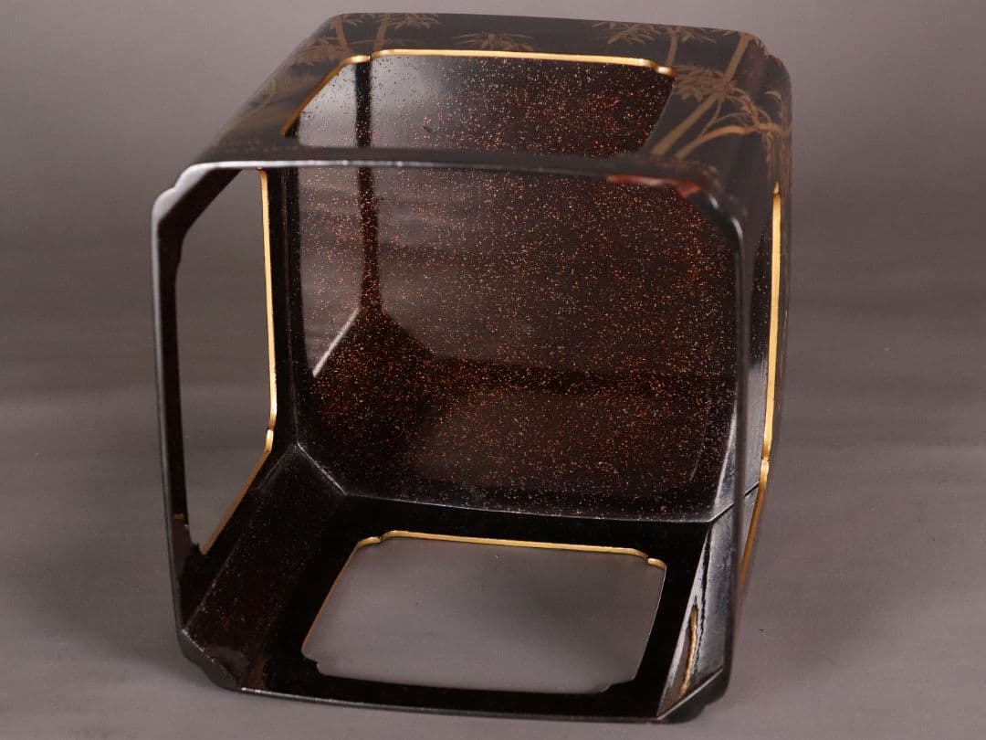 時代木製漆器 宝尽くし 朱塗三ッ組杯 鶴亀松竹梅 黒高台 金蒔絵 MA342