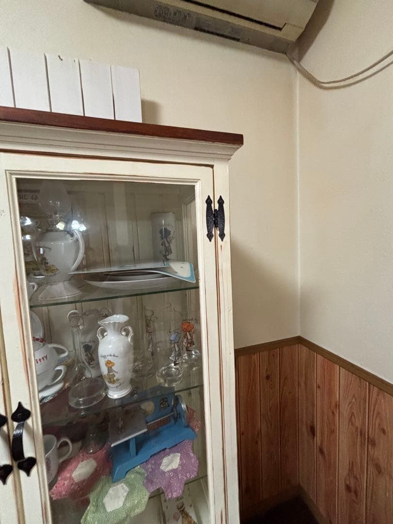 Omi　シャビーホワイトな医療棚風キャビネット