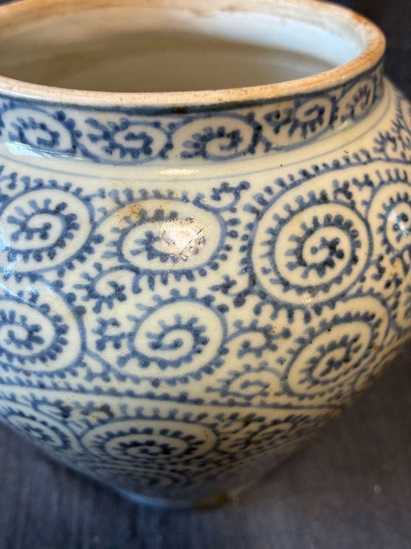 総蛸唐草沈香壺　江戸時代中期