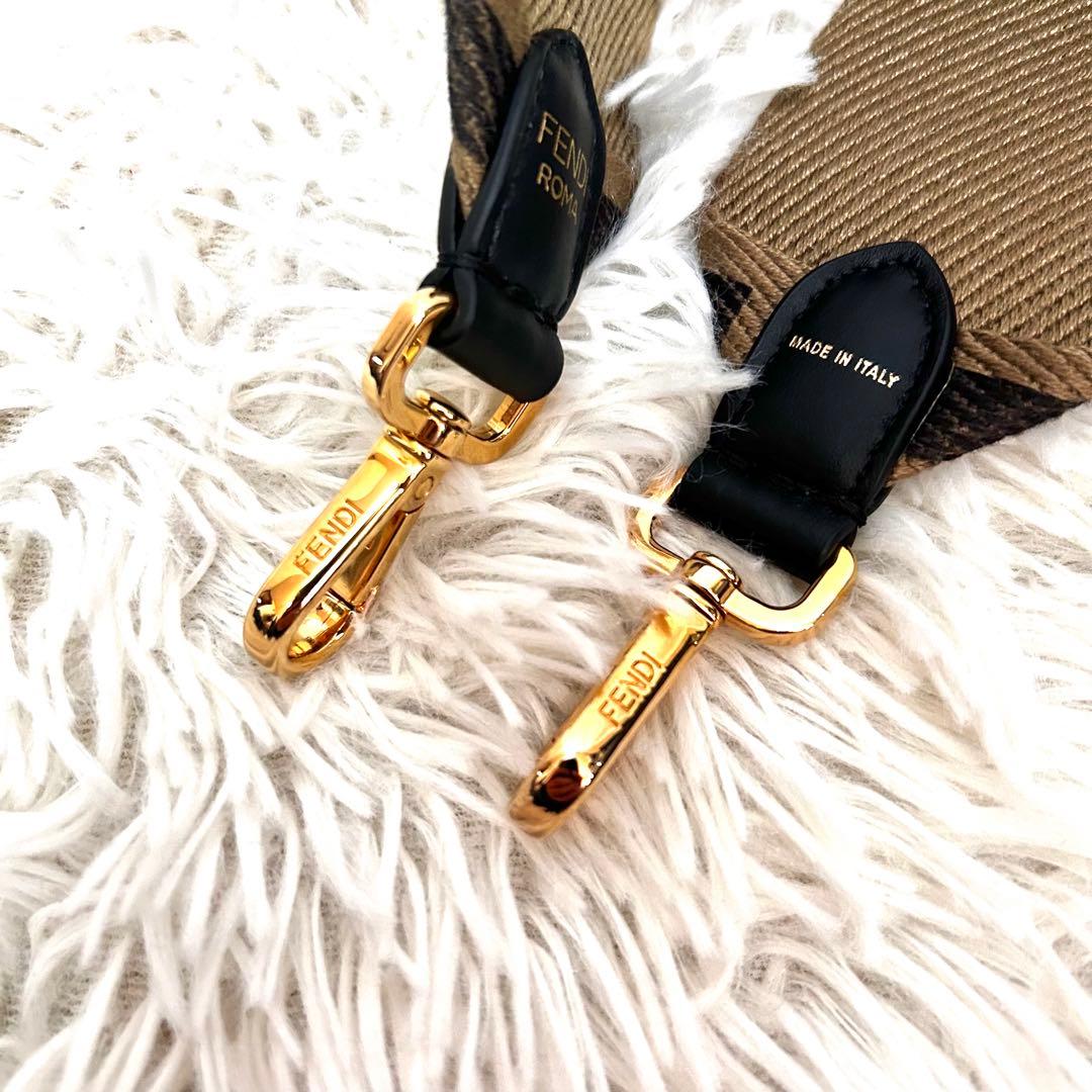 美品　FENDI フェンディ　ストラップユー　ズッカ柄　レザー　キャンバス