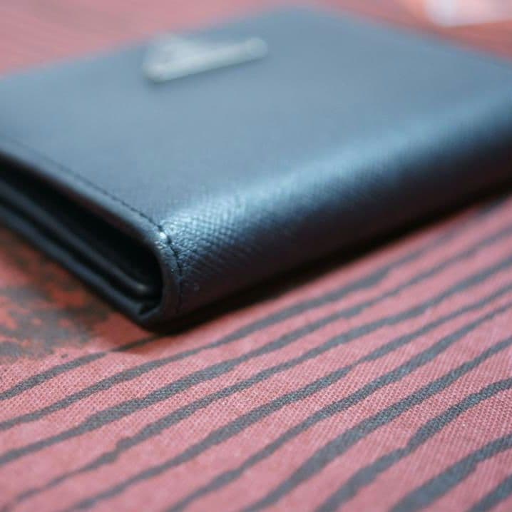 PRADA プラダ 三つ折り財布 三角ロゴプレート サフィアーノレザー ブラック