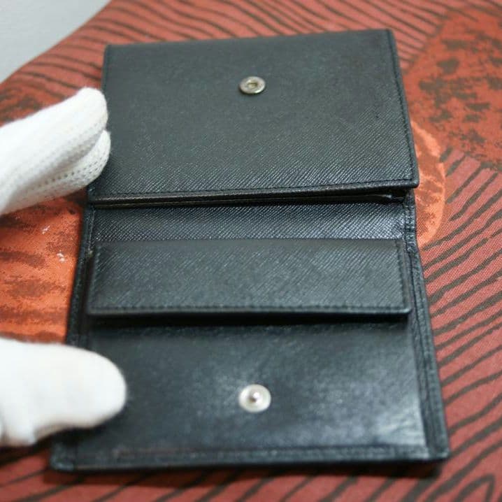 PRADA プラダ 三つ折り財布 三角ロゴプレート サフィアーノレザー ブラック